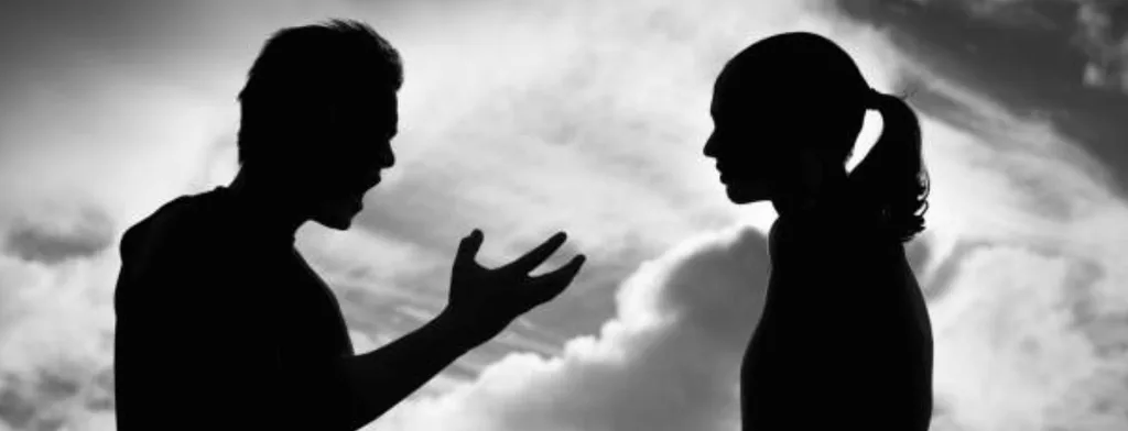 口論する男女の影