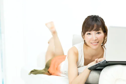 フリーランスの仕事に満足している女性