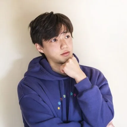 考えている男性
