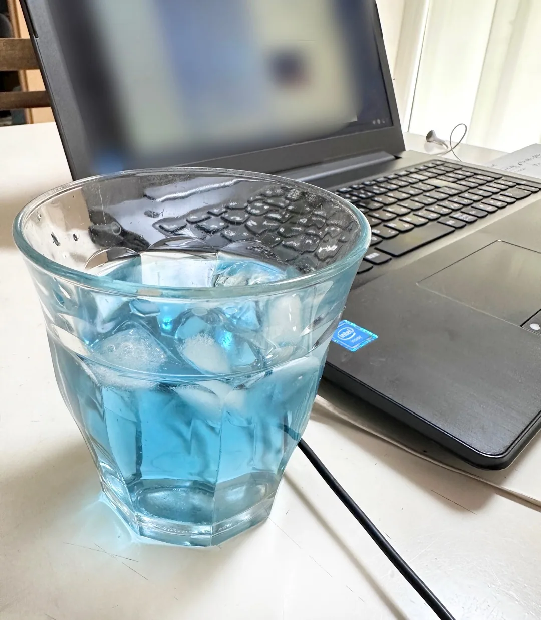 パソコンと飲み物