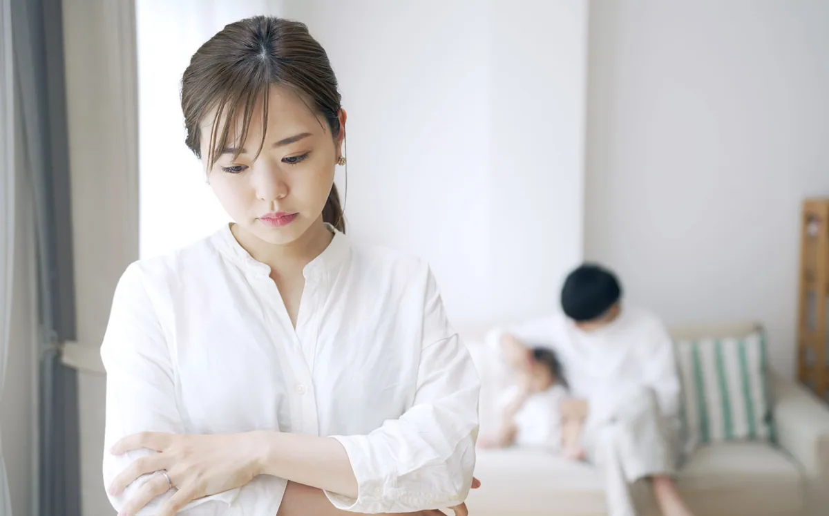 考えている女性