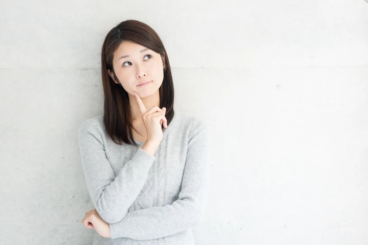 考えている女性