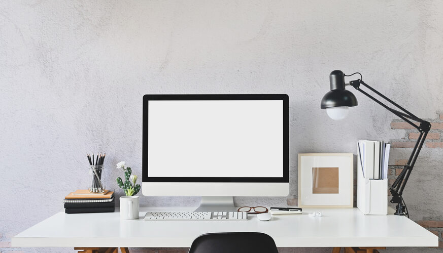 机、パソコンとノート等