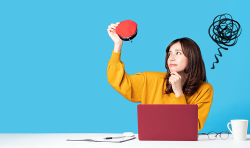 フリーランスに不安を覚える女性