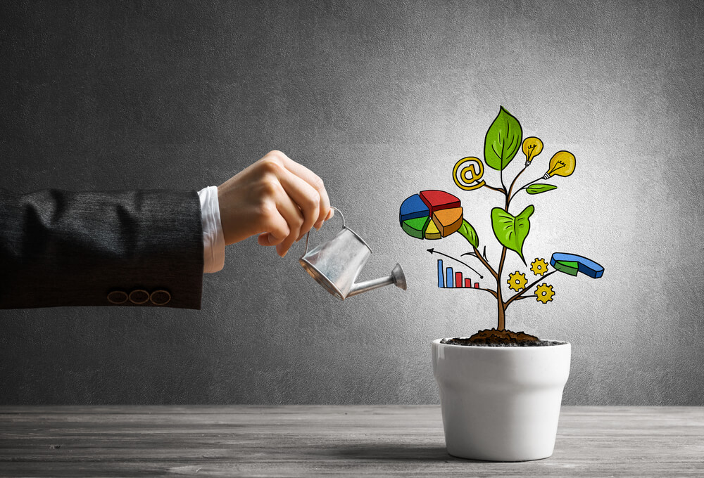 自分の人生に水をあげている男性の図