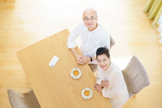 健康そうなお年寄りのご夫婦