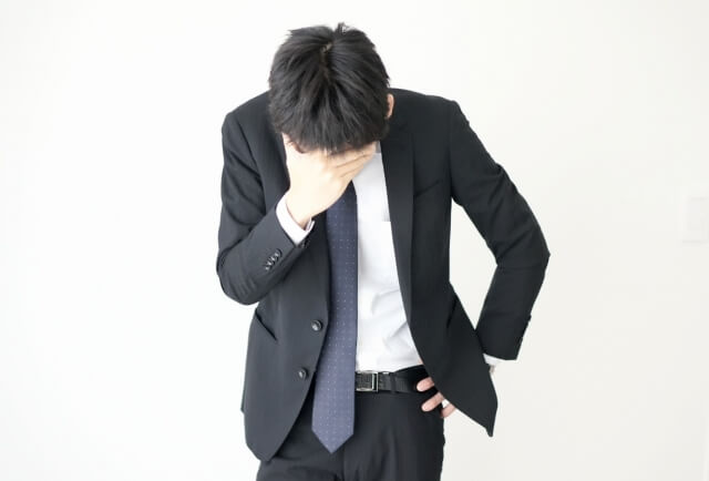 考えている女性
