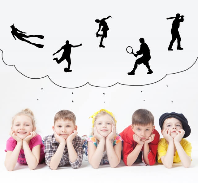 なりたい自分を想像している子供たち