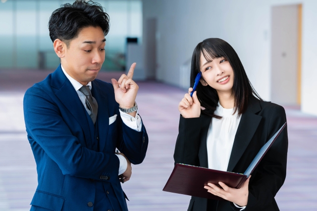 アイデアがひらめている男女