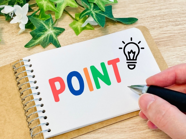 pointと書かれたノートとペン